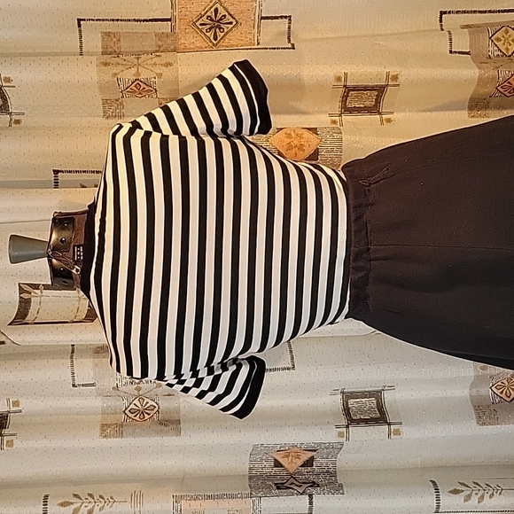 🤎 Jailbait Stripe Ringer Tee - Picture 4 of 6